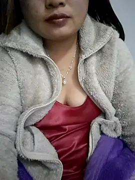 Snapshot of mai-mai-97 chatting on 12/20/25, 02:57 mai-mai-97 online show from 12/20/25, 02:57