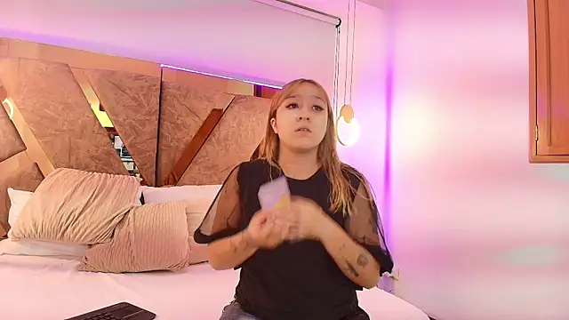 emma cook  online show from 11/28/25, 09:28