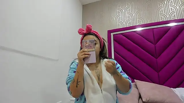 emma cook  online show from 01/18/26, 12:53