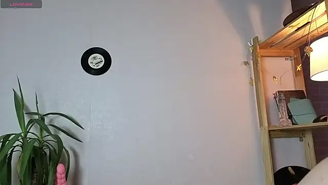 Snapshot of Me1inMonro chatting on 11/27/25, 05:42 Me1inMonro online show from 11/27/25, 05:42