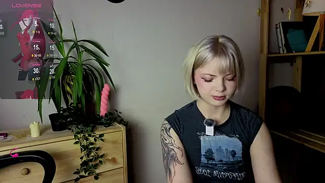 Snapshot of Me1inMonro chatting on 11/28/25, 05:32 Me1inMonro online show from 11/28/25, 05:32