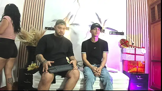 Snapshot of Karen_Mio chatting on 12/01/25, 01:05 Karen Mio online show from 12/01/25, 01:05