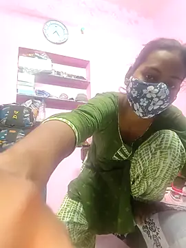 Snapshot of Hot_Naira_ chatting on 11/28/25, 01:47 Hot Naira online show from 11/28/25, 01:47