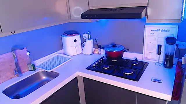 SaraAndrade  online show from 12/04/25, 06:27