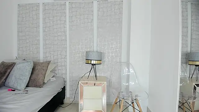 niicole steele  online show from 12/05/25, 08:05