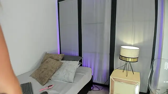 niicole steele  online show from 02/12/26, 08:59