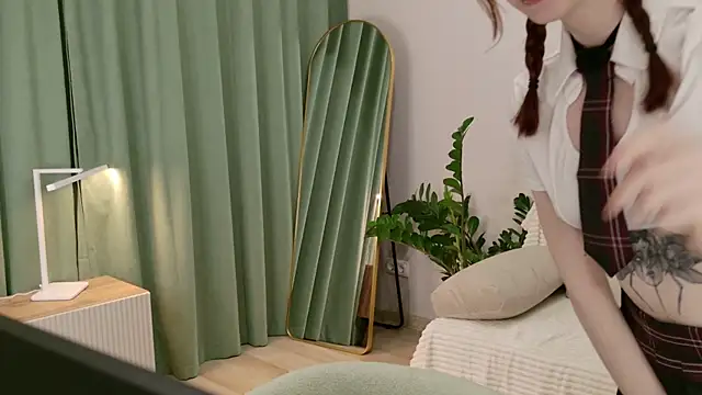 Snapshot of eva_aria chatting on 12/04/25, 09:12 eva aria online show from 12/04/25, 09:12