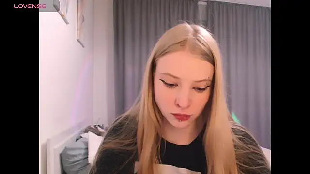  Milana Sparkl75  online show from 11/29/25, 01:41