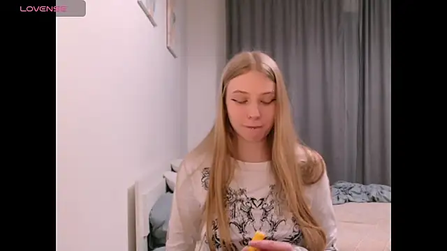  Milana Sparkl75  online show from 12/03/25, 01:35