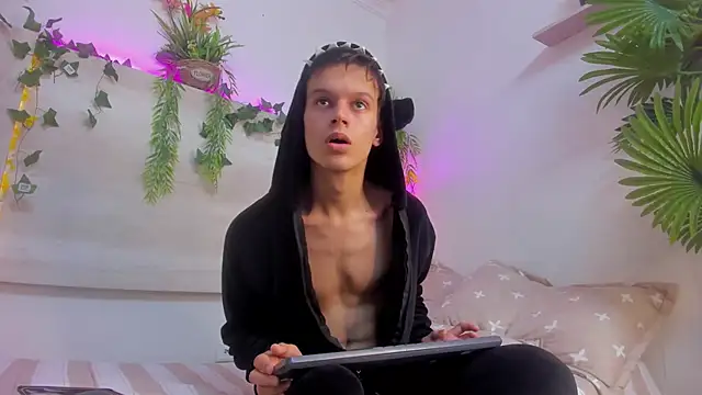 AngelSlimm online show from 11/26/25, 05:08