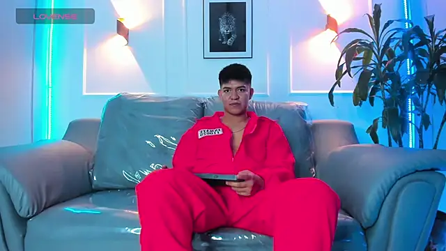 Snapshot of Paul_27_ chatting on 11/28/25, 02:58 Paul 27 online show from 11/28/25, 02:58