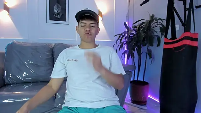 Snapshot of Paul_27_ chatting on 12/14/25, 03:45 Paul 27 online show from 12/14/25, 03:45