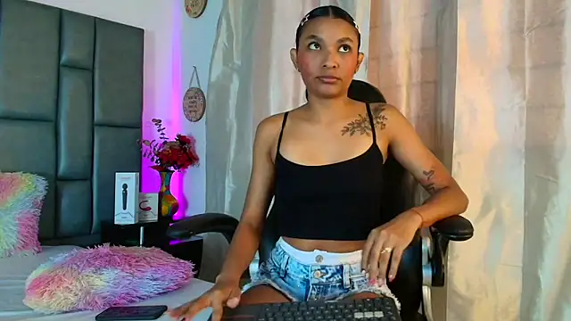 TashaNaughty4u online show from 04/17/26, 07:50