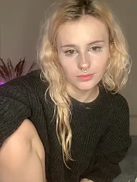 MilaElin online show from 12/04/25, 10:29