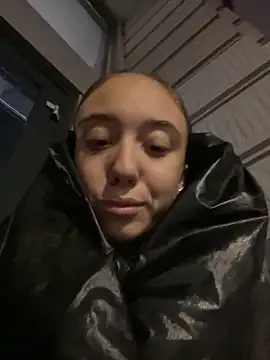 CristinaSw online show from 12/17/25, 08:15