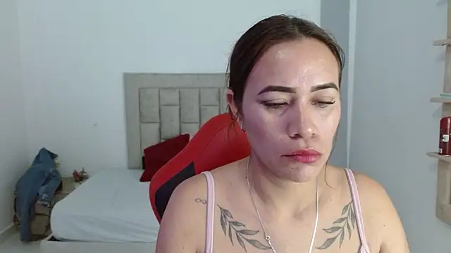 Snapshot of Kim-Fiori chatting on 11/30/25, 07:07 Kim-Fiori online show from 11/30/25, 07:07