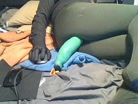 Snapshot of xxxenzo1 chatting on 12/09/24, 01:45 xxxenzo1 online show from 12/09/24, 01:45