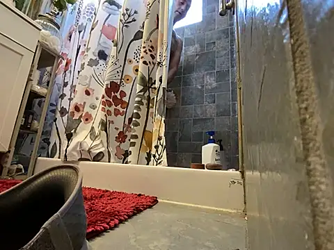 Snapshot of xxxenzo1 chatting on 12/28/24, 06:18 xxxenzo1 online show from 12/28/24, 06:18