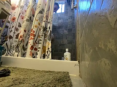 Snapshot of xxxenzo1 chatting on 01/25/25, 06:13 xxxenzo1 online show from 01/25/25, 06:13