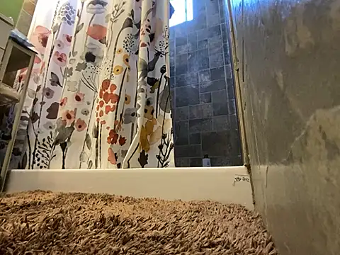 Snapshot of xxxenzo1 chatting on 02/18/25, 06:15 xxxenzo1 online show from 02/18/25, 06:15