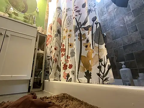 Snapshot of xxxenzo1 chatting on 03/11/25, 05:24 xxxenzo1 online show from 03/11/25, 05:24