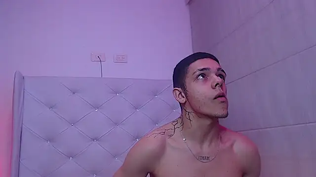 Noah and kim69 online show from 12/01/25, 05:45