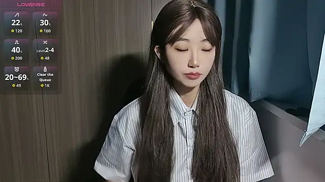 Snapshot of Yyoo-99 chatting on 11/29/25, 10:13 Yyoo-99 online show from 11/29/25, 10:13