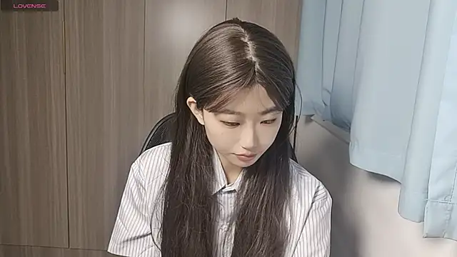 Snapshot of Yyoo-99 chatting on 11/30/25, 01:15 Yyoo-99 online show from 11/30/25, 01:15