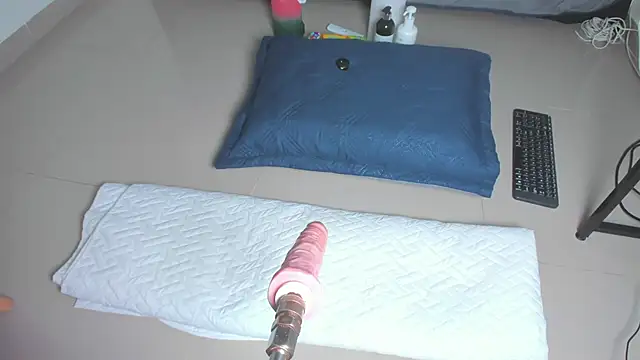 Snapshot of sophie_1_ chatting on 02/06/26, 02:49 sophie 1 online show from 02/06/26, 02:49