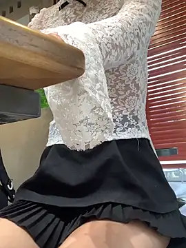 Snapshot of Ami_99 chatting on 03/27/26, 01:44 Ami 99 online show from 03/27/26, 01:44