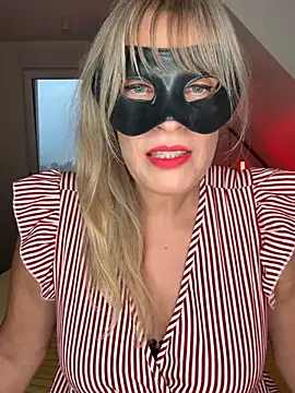 Snapshot of SophieFinely chatting on 07/17/26, 06:24 SophieFinely online show from 07/17/26, 06:24