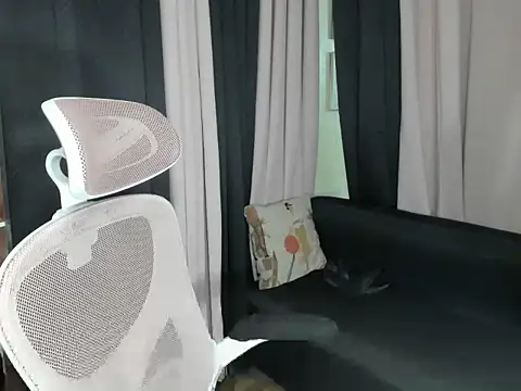 Snapshot of TsUncutMegan chatting on 11/29/25, 08:06 TsUncutMegan online show from 11/29/25, 08:06