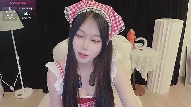 Snapshot of -Annababy chatting on 05/31/26, 07:04 -Annababy online show from 05/31/26, 07:04
