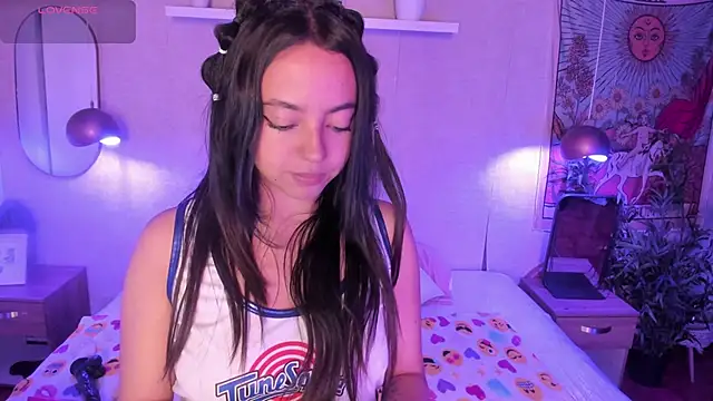 Laraa Rouss  online show from 12/02/25, 03:56