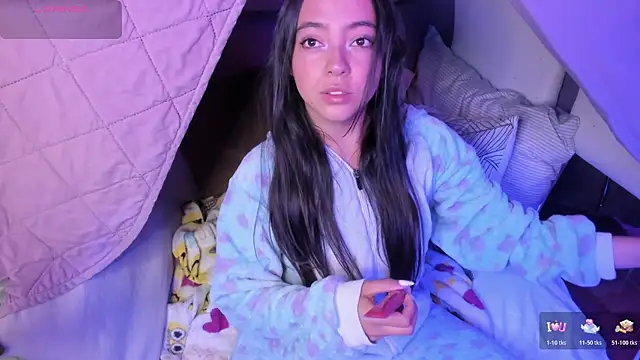 Laraa Rouss  online show from 12/03/25, 03:47