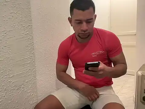 esleider12 online show from 12/17/25, 05:24