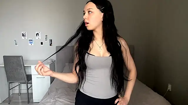 Snapshot of BabyEmi chatting on 11/28/25, 09:12 BabyEmi online show from 11/28/25, 09:12