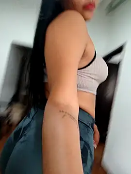 Snapshot of virgin_cunt chatting on 11/25/25, 04:29 virgin cunt online show from 11/25/25, 04:29