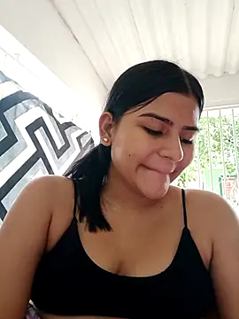 Snapshot of virgin_cunt chatting on 12/01/25, 12:32 virgin cunt online show from 12/01/25, 12:32