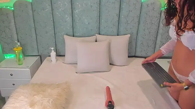 ninacrave  online show from 01/06/26, 03:21