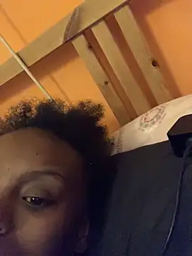 Snapshot of ___Hannah___ chatting on 11/27/25, 02:41 Hannah online show from 11/27/25, 02:41