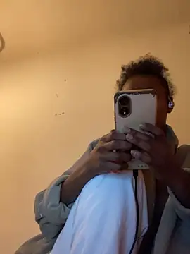 Snapshot of ___Hannah___ chatting on 12/01/25, 10:04 Hannah online show from 12/01/25, 10:04