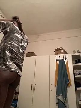    Hannah    online show from 12/23/25, 10:46