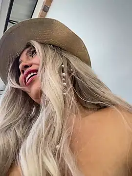 Snapshot of IsaSantoDomingo chatting on 11/29/25, 02:09 IsaSantoDomingo online show from 11/29/25, 02:09