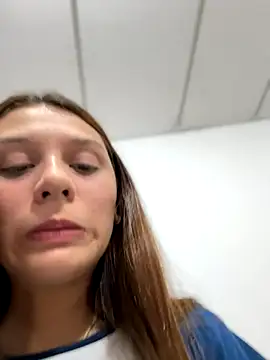 Snapshot of allisonn_parker26 chatting on 11/26/25, 10:44 allisonn parker26 online show from 11/26/25, 10:44