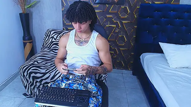 Snapshot of kim_curlyy chatting on 06/04/26, 05:19 kim curlyy online show from 06/04/26, 05:19