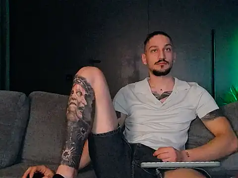 Snapshot of huntingod chatting on 11/29/25, 03:42 huntingod online show from 11/29/25, 03:42