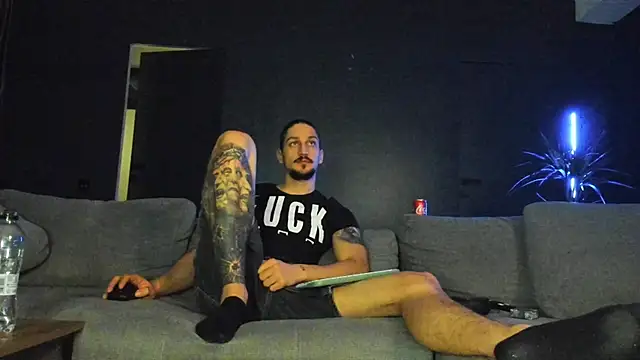 Snapshot of huntingod chatting on 12/15/25, 08:13 huntingod online show from 12/15/25, 08:13