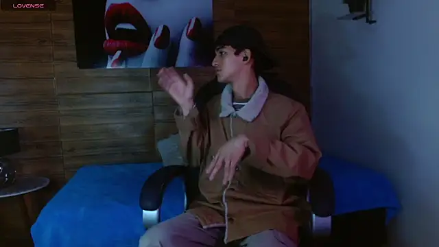 Snapshot of Michaelkoiv chatting on 12/01/25, 12:32 Michaelkoiv online show from 12/01/25, 12:32