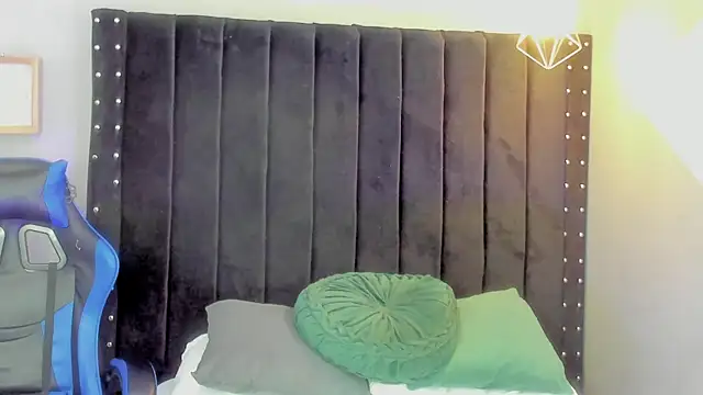 Bryan robayo5 online show from 12/22/25, 11:18